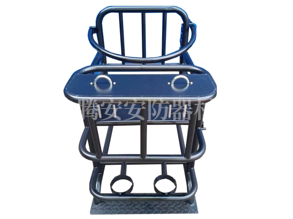 犯人上審訊椅為何需要光腳嗎？